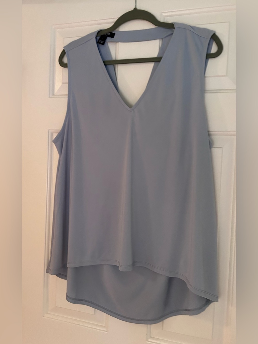 Nine West Light Blue V-Neck Sleeveless Top Draped Back XL Like New.